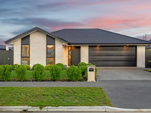 4 Selfe Crescent, Burwood