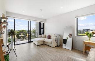 210/165 Lake Road, Northcote