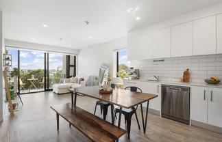 210/165 Lake Road, Northcote