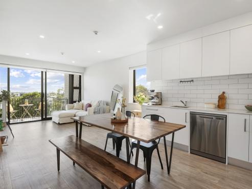 210/165 Lake Road, Northcote