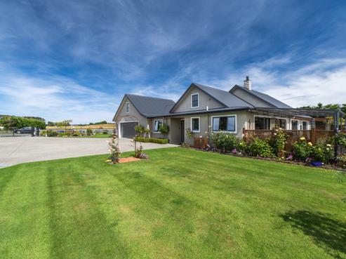 156 Otatara Road, Otatara