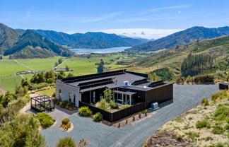 1424 Queen Charlotte Drive, Admiralty Bay