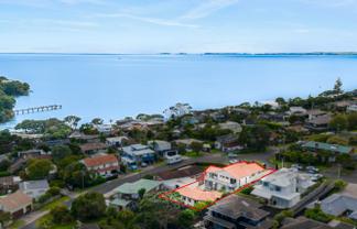 18 Folkestone Street, Murrays Bay