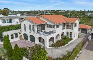 18 Folkestone Street, Murrays Bay