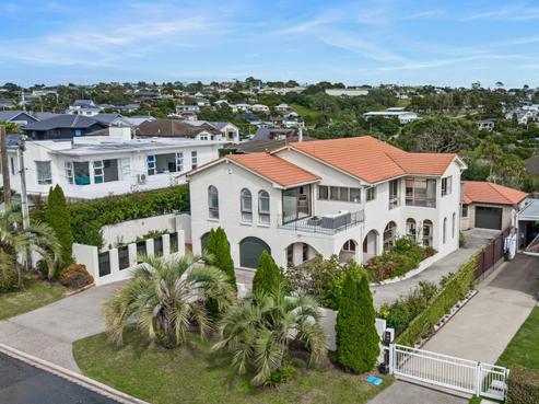 18 Folkestone Street, Murrays Bay