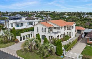 18 Folkestone Street, Murrays Bay