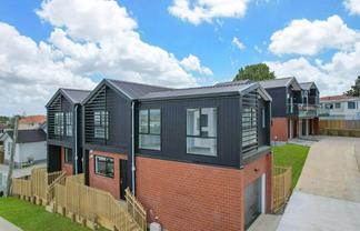 6/233 Great North Road, Henderson