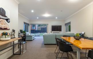 38 Seventh Avenue, Avenues