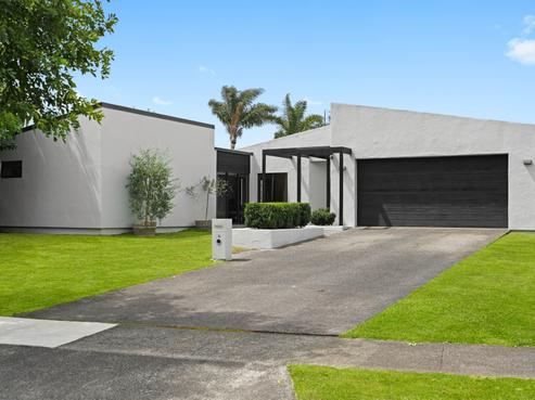 9 Grasmere Court, Huntington