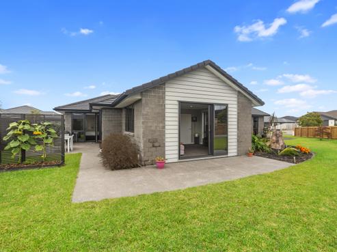 8 Cowell Crescent, Pyes Pa