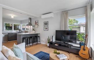 2/11 Lenihan Street, Northcote