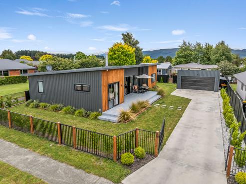 30 Lawson Burrows Crescent, Te Anau