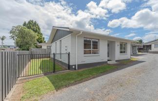 1/58 Great South Road, Papakura