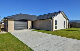 9 Georgina Beyer Way, Carterton