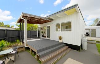 3/176 Henderson Valley Road, Henderson