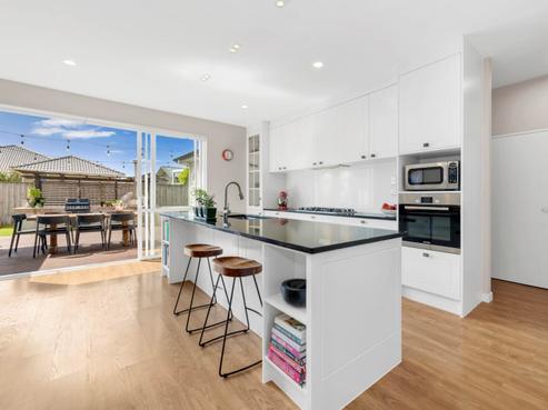9 Defender Crescent, Beachlands