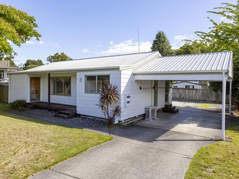 15 Kiddle Drive, Hilltop