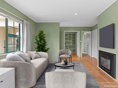 199 Frimley Oaks, Frimley