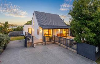 37 Amorino Drive, Red Beach