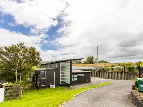 135 Oteha Valley Road, Fairview Heights