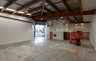 Refurbished High Stud Unit + 7 Carparks