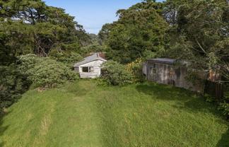 1232 East Coast Road, Redvale