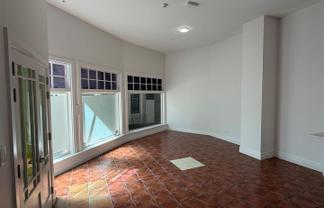 Small Ground  Showroom