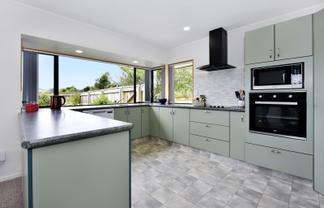 21 Malthouse Crescent, Brightwater