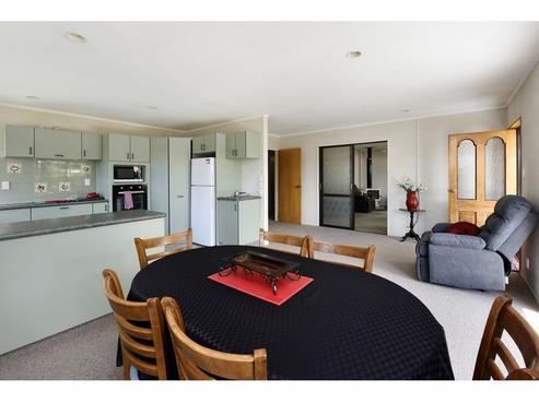 21 Malthouse Crescent, Brightwater