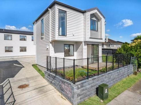 2/107 Porchester Road, Papakura