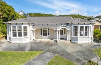 36 The Parade, Island Bay