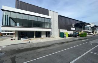 Versatile Warehouse - Container Friendly & Ample Car Parking