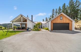 49 Crest Road, Akatarawa