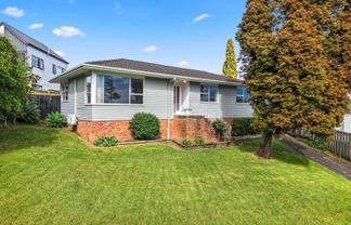 17 Fairdale Place, Birkdale