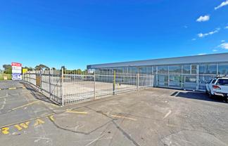 ROAD FRONTAGE UNIT WITH GATED YARD
