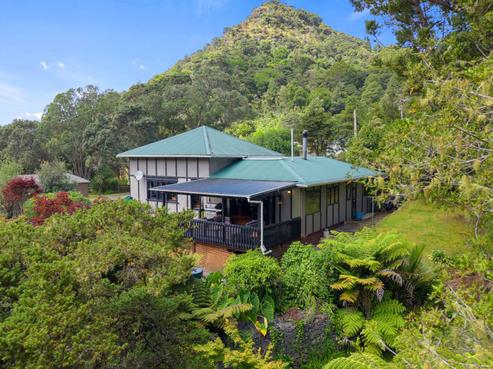35 Whatipu Road, Huia