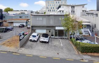 Newmarket Multi-Tenanted Cracker