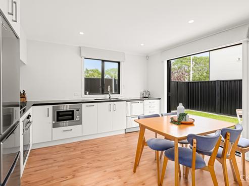 8 Aston Crescent, Trentham