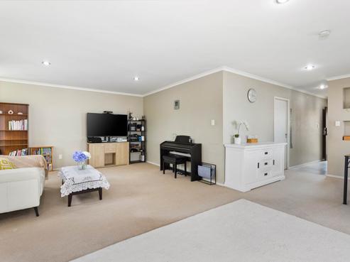 131 Fernhill Way, Oteha
