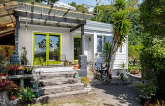 156 Battery Road, Bluff Hill