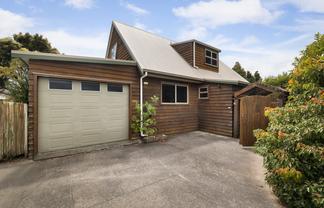 207 Jellicoe Lane, Thames