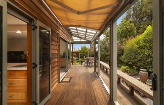 207 Jellicoe Lane, Thames
