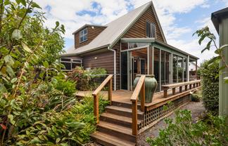 207 Jellicoe Lane, Thames