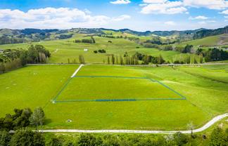 339 West Coast Road, Makarau