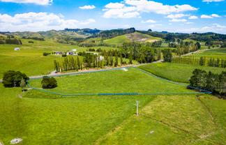 371 West Coast Road, Makarau