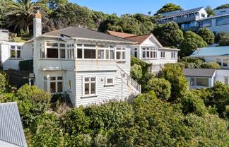 9 Hungerford Road, Lyall Bay