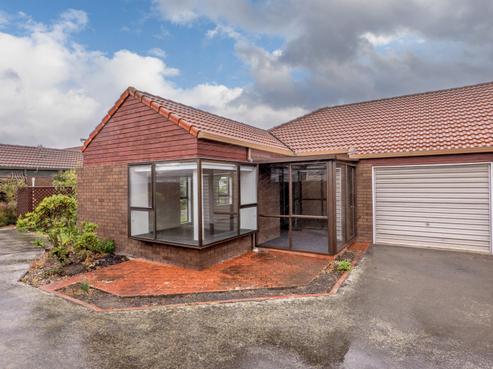 2/146 Stanmore Road, Linwood
