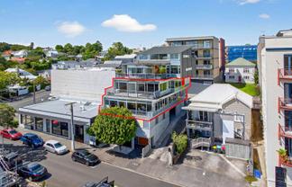 SUPERB COSMOPOLITAN WORK AND LIVE
