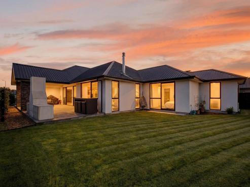 8 Picadilly Avenue, Casebrook