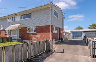 3 and 5 Solent Place, Aranui